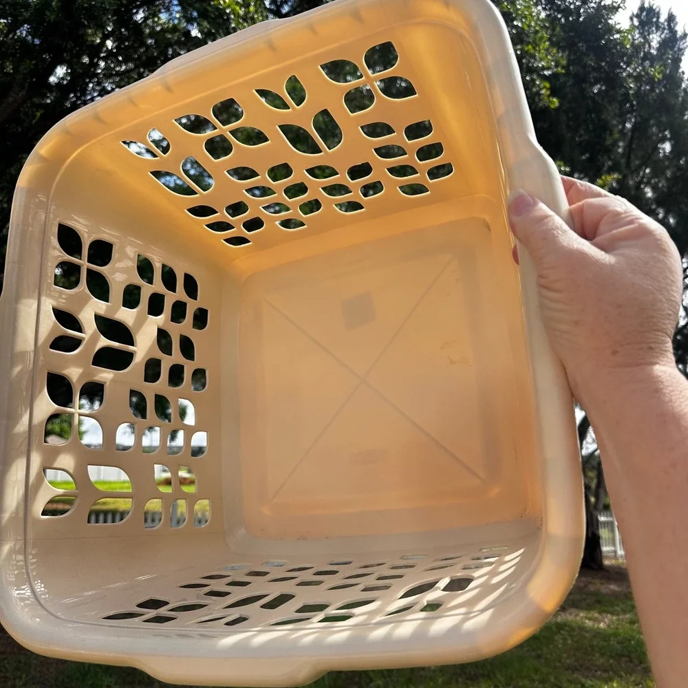 Vintage‎ Rubbermaid 2968 Almond Beige Floral Tulip Cutout Laundry Basket Square